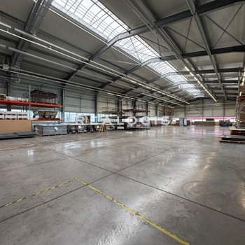 Halle + Sozialgebäude in Deißlingen – optimale Sicht und Anbindung