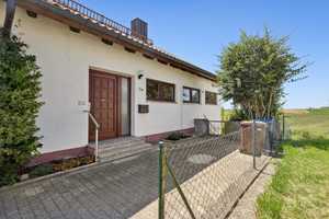 Provisionsfrei – Familienfreundliche DHH in Hanglage mit Weitblick sowie Süd-Terrasse & Balkon – Aichach-Friedberg (Kreis) – Vorschaubild 3