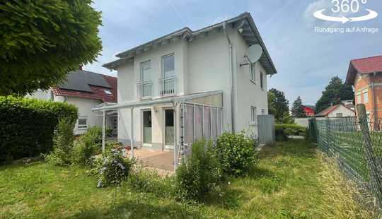 Bild von Traumhaftes, freistehendes Einfamilienhaus mit Terrasse und sonnigem Garten in ruhiger Lage
