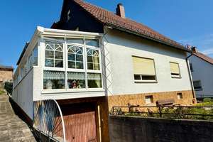 Großes Ein-/Zweifamilienhaus in toller Wohnlage von Winnweiler – Die vollständige Adresse der Immobilie erhältst du vom Anbieter., 67722 Winnweiler – Vorschaubild 1