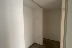 Gut aufgeteilte 4-Zi-Wohnung mit großem Balkon im grünen Ramersdorf-Perlach. Bad und WC neu. Frei ! – Die vollständige Adresse der Immobilie erhältst du vom Anbieter., 81735 Ramersdorf, München – Vorschaubild 7