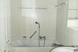 Großzügige 3,5-Zimmer-Wohnung mit 2 Balkonen, Regensburg-West – Die vollständige Adresse der Immobilie erhältst du vom Anbieter., 93049 Westenviertel, Regensburg – Vorschaubild 9