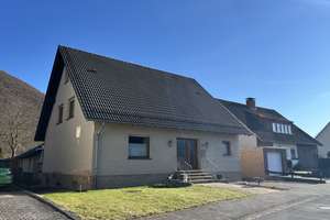 Einfamilienhaus am Ortsrand von Marsberg – Die vollständige Adresse der Immobilie erhältst du vom Anbieter., 34431 Marsberg – Vorschaubild 1