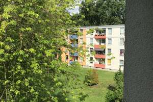 Charmante 3-Raum-Wohnung mit Balkon zur Hofseite! – Albert-Schweitzer-Str. 14, 45279 Freisenbruch, Essen – Vorschaubild 2