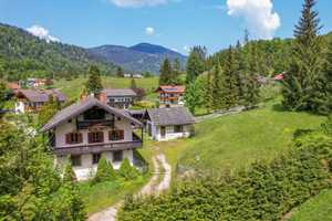 HISTORISCHES BAUERNHAUS MIT BERGBLICK – Garmisch-Partenkirchen (Kreis) – Vorschaubild 9