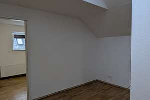 Stilvolle Dachgeschoss-Wohnung mit Garten, zentrale Lage Hamburg-Harburg, Pauschalmiete – Die vollständige Adresse der Immobilie erhältst du vom Anbieter., 21077 Wilstorf, Hamburg – Vorschaubild 7