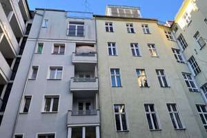 helles Dachdgeschoss im ruhigen Seitenflügel mit Terrasse – Mommsenstraße 33, 10629 Charlottenburg, Berlin – Vorschaubild 3