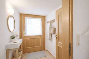 Sonniges Reihenhaus in absolut ruhiger Lage in Puchheim,5 Zimmer + Bad + 2 WCs+ Südbalkon +Südgarten – Die vollständige Adresse der Immobilie erhältst du vom Anbieter., 82178 Puchheim – Vorschaubild 11