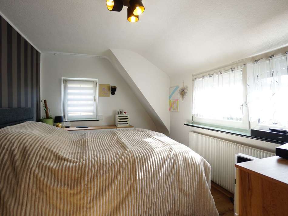 Schlafzimmer mit Laminatboden