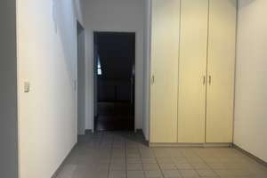 Charmante 2-Zimmer-Dachgeschosswohnung mit Aufzug & eigenem Stellplatz – Die vollständige Adresse der Immobilie erhältst du vom Anbieter., 41236 Rheydt, Mönchengladbach – Vorschaubild 2