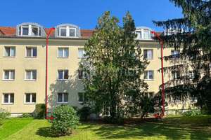 Seidnitz - Mehrfamilienhaus mit 8 Wohnungen, 4 Stellplätzen und Fernwärmeanschluss