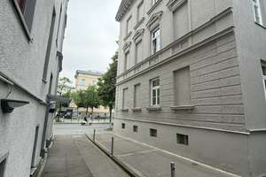 Altbau-Charme pur: 2-Zimmer-Wohnung mit Balkon mitten in Augsburg – kurzfristig bezugsfrei- – Volkhartstraße 18, 86152 Georgs- und Kreuzviertel, Augsburg – Vorschaubild 3