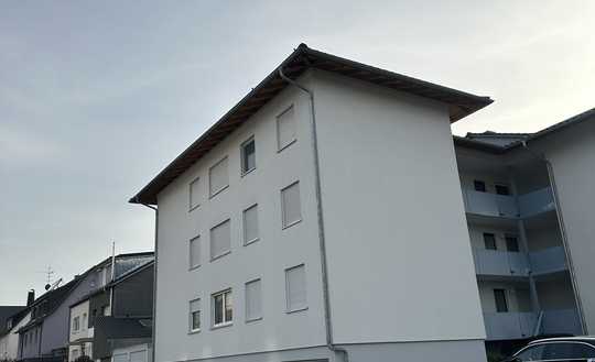 Renovierte 4,5-Zimmer Wohnung mit Balkon, Garage, Zusätzlicher Stellplatz, Keller in FN-Jettenhausen