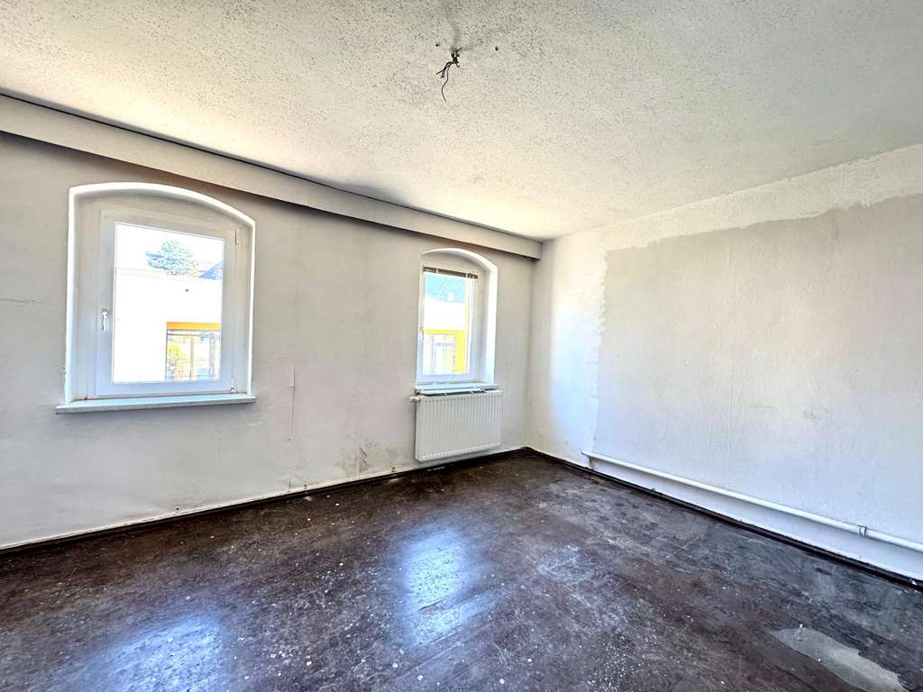 Immobilie in Limbach-Oberfrohna - Sanierungsbedürftiges Mehrgenerationenhaus oder Einfamilienidylle - viel Potenzial zur individuellen - Bild 1