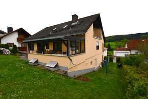 Gartenparadies in Mossautal: 7-Zimmer-Einfamilienhaus mit Loggia & Garage – Hardtstraße 14, 64756 Mossautal – Vorschaubild 2