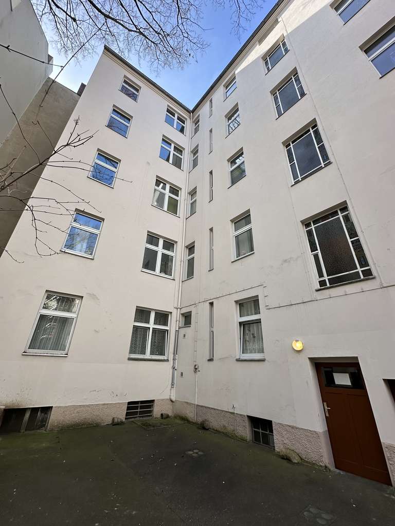 Gefragter Altbau mit 14 Wohnungen im beliebten Reuterkiez!