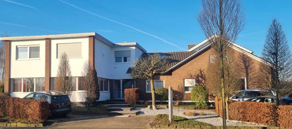 Immobilie in Südlohn - Attraktives Wohn- und Geschäftshaus mit Büro & zwei Wohneinheiten in Südlohn-Oeding! - Bild 2