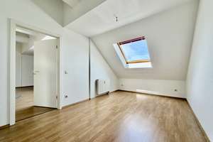 Über den Dächern von Nürnberg: 2-Zimmer-Dachgeschosswohnung mit Kamin, Dachloggia & Weitblick – Die vollständige Adresse der Immobilie erhältst du vom Anbieter., 90441 Hohe Marter, Nürnberg – Vorschaubild 8