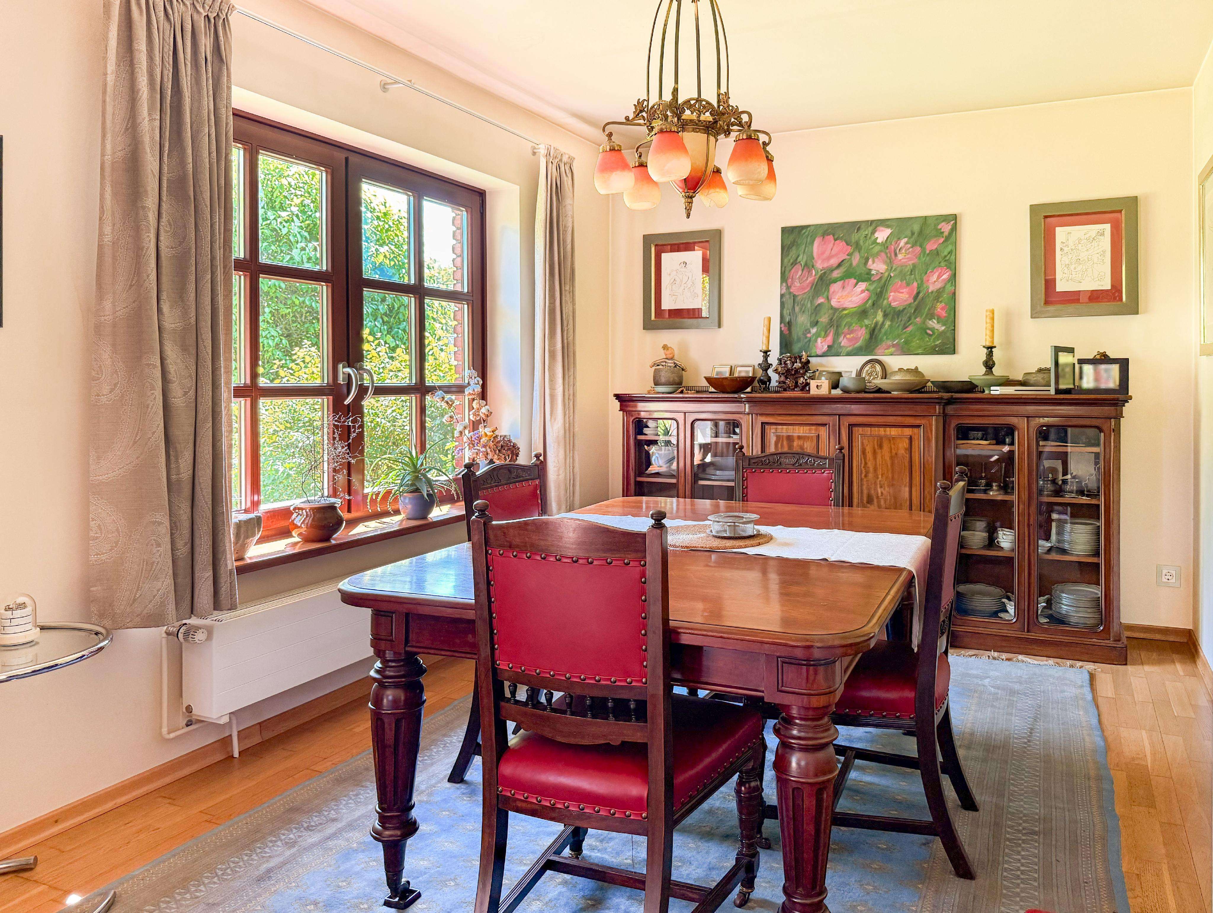 Immobilie in Ostenfeld (Husum) - Wohnidylle pur – Großzügiges Einfamilienhaus mit parkähnlichem Grundstück. - Bild 2