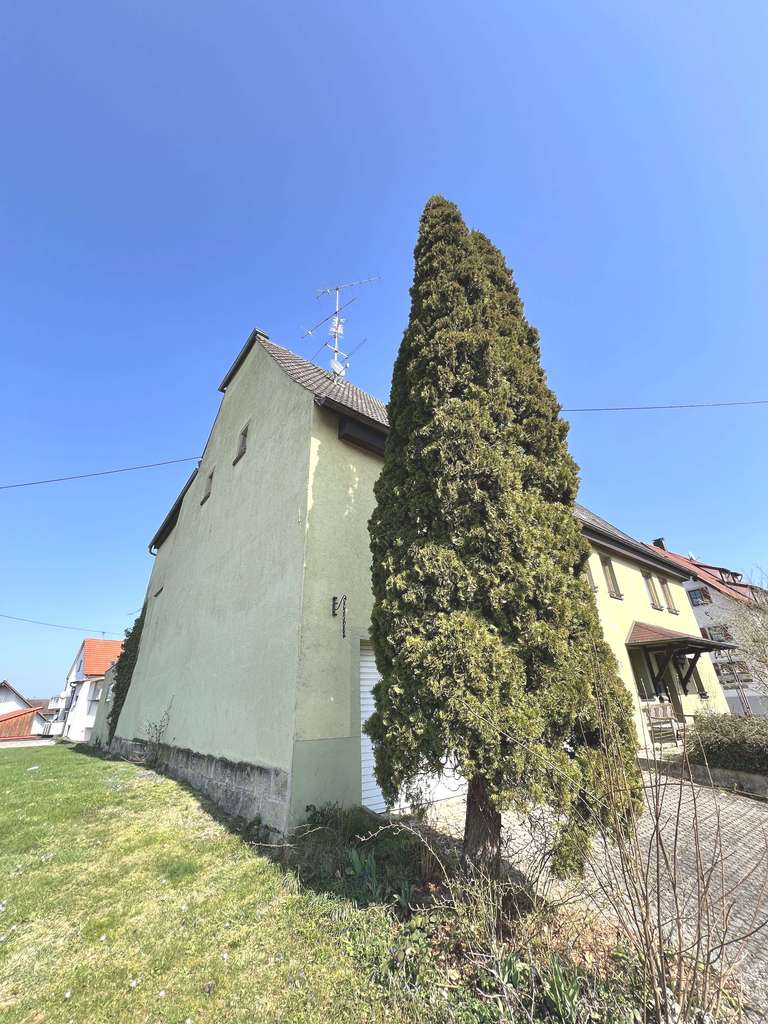 Immobilie in Starzach - Wohnhaus mit Scheune, Garagen u. großem Hof - Bild 2