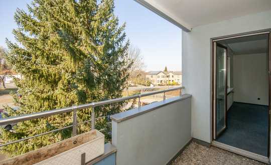 Balkon. Aufzug. Ankommen.