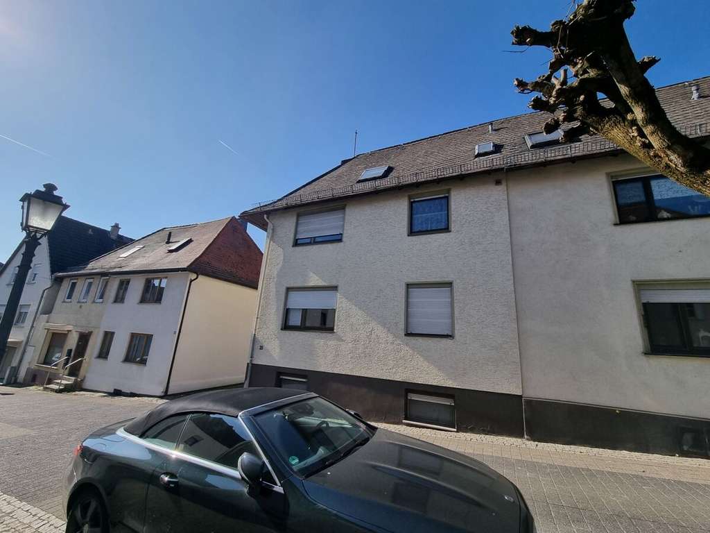 Immobilie in Usingen - 2FH mit Hof und Nebengebäude - Mitten in Usingen! - Bild 2