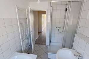 Komfortabel im Erdgeschoss: Helle 3-Zimmer-Wohnung mit Tageslichtbad (Wanne + Dusche) – Lahrkampstraße 4, 33104 Schloß Neuhaus, Paderborn – Vorschaubild 9