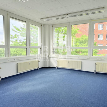 Ausreichend Stellplätze | Sofort beziehbar | Top Autobahn-Anbindung