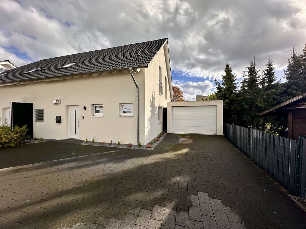 Junges Haus, zentral und energieeffizient, geteilt nach WEG