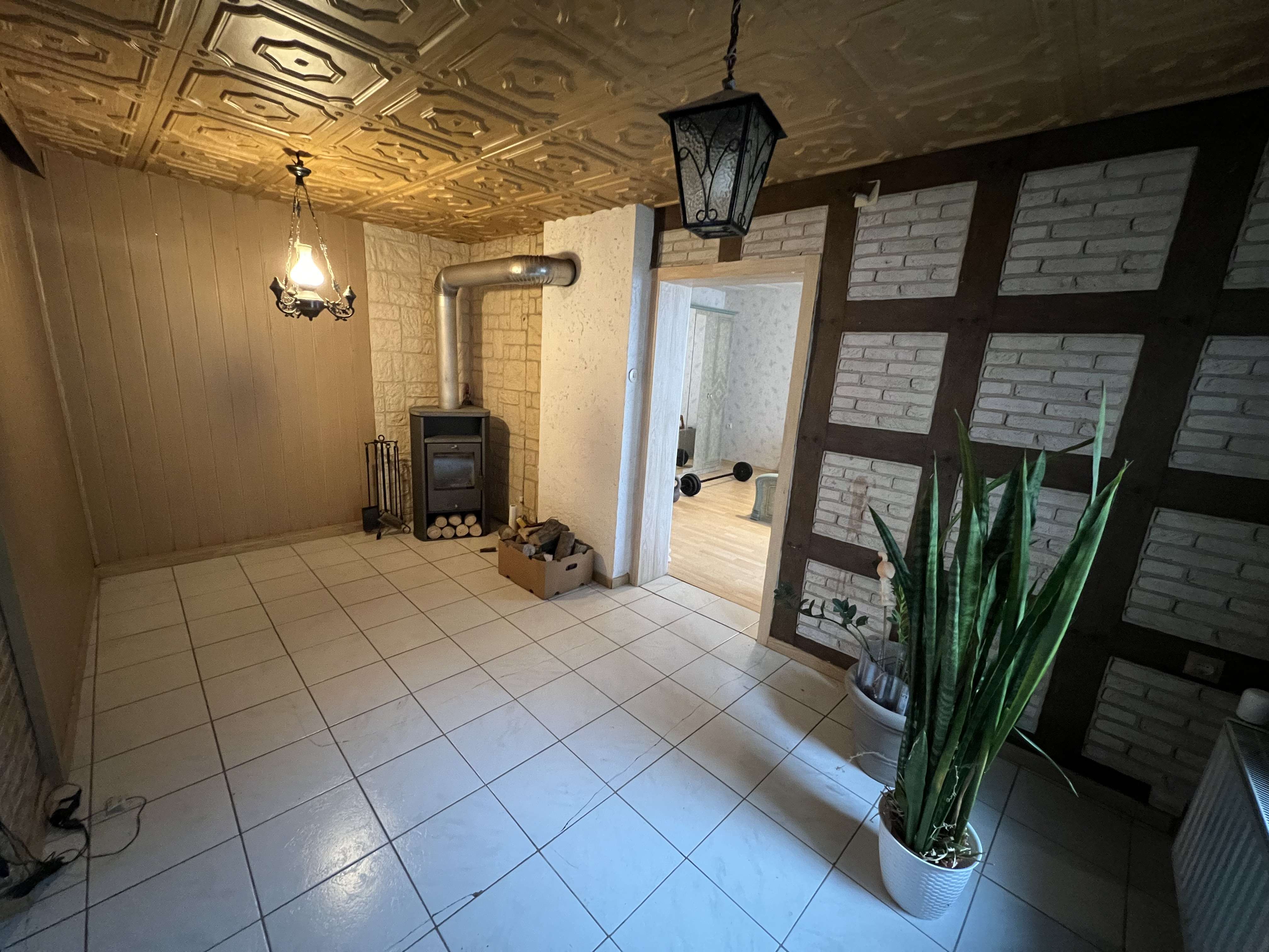 Immobilie in Lutherstadt Eisleben - Charmantes Einfamilienhaus mit Renovierungspotenzial, Kaminöfen & Glasfaser in Bischofrode - Bild 9