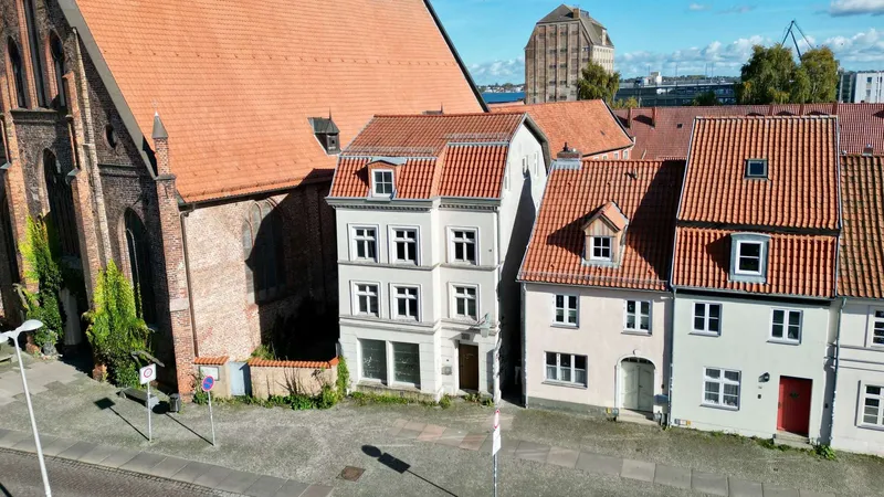 Altstadtjuwel mit Potenzial – Stadthaus mit Gewerbe und Ferienwohnungen in Stralsund, Vorpommern Rügen Kreis – Bild 3