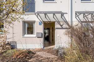 Familienfreundliches Reihenmittelhaus in ruhiger Lage! Bezahlbar durch Erbpacht! – Die vollständige Adresse der Immobilie erhältst du vom Anbieter., 81825 Gartenstadt Trudering, München – Vorschaubild 2