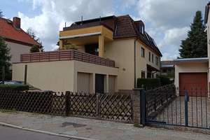 4-Zimmer-Dachgeschosswohnung mit großem Südbalkon, Garage und eigenem Gartenanteil in Lichtenrade – Hanowsteig 36a, 12309 Lichtenrade, Berlin – Vorschaubild 2