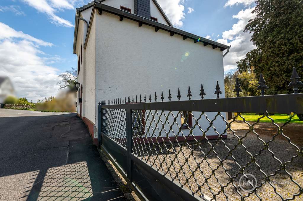 Immobilie in Siegburg - MANNELLA *Natur, Raum & Möglichkeiten* Einfamilienhaus mit beeindruckend großem Garten in Wolsdorf. - Bild 2