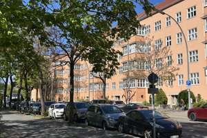 Helle 4 Zimmer Wohnung mit verglaster Loggia
in Berlin Schöneberg |Bezugsfrei ab Juli