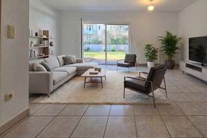 Gepflegte 2,5-Zimmer-Wohnung mit eigenem Garten und TG-Stellplatz