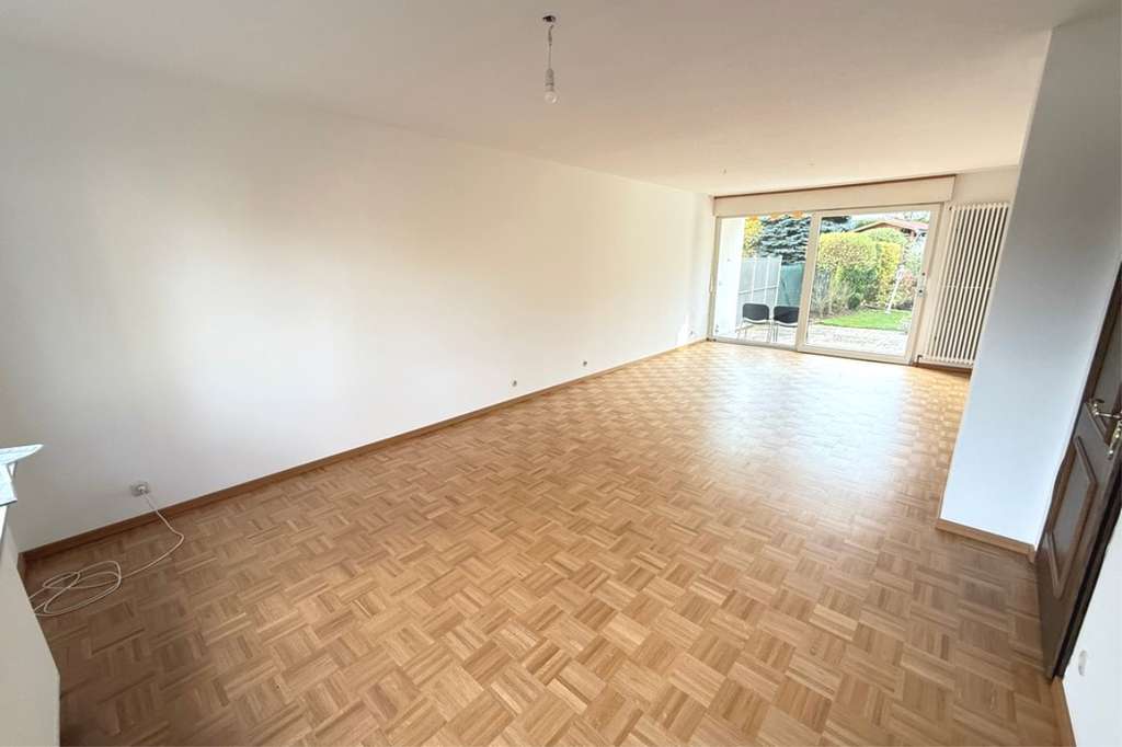 Immobilie in Schwalbach - Schwalbach: "Kinder willkommen" - hier scheint für die junge Familie die Sonne direkt ins Haus! - Bild 4