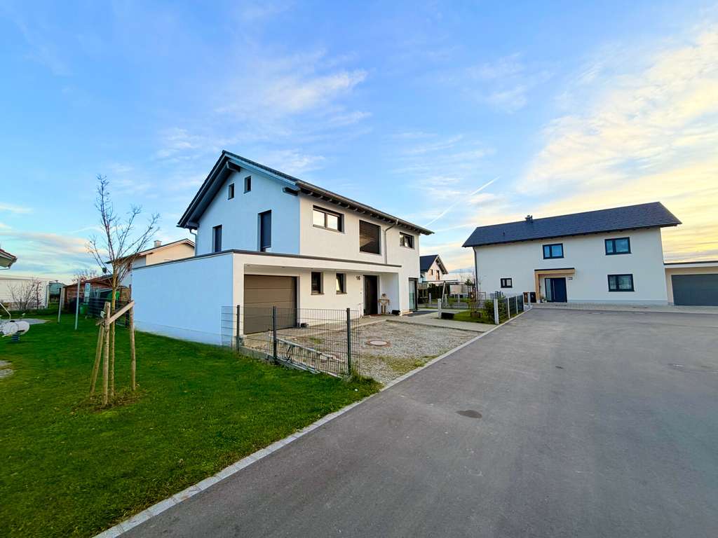 Immobilie in Rieden - Stilvolles Einfamilienhaus in familienfreundlicher Lage - Bild 2