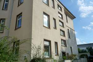 Großzügige 2,5-Zimmer-Wohnung EG, EBK, Parkett, Kaminofen, Terrasse, Süd-Garten & Garage – Natruper Straße 115, 49076 Hafen, Osnabrück – Vorschaubild 2