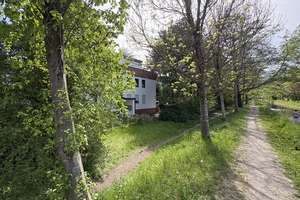 Großzügige 3-Zimmer Hochparterre-Wohnung direkt am Nymphenburger Kanal – Die vollständige Adresse der Immobilie erhältst du vom Anbieter., 81245 Obermenzing, München – Vorschaubild 2