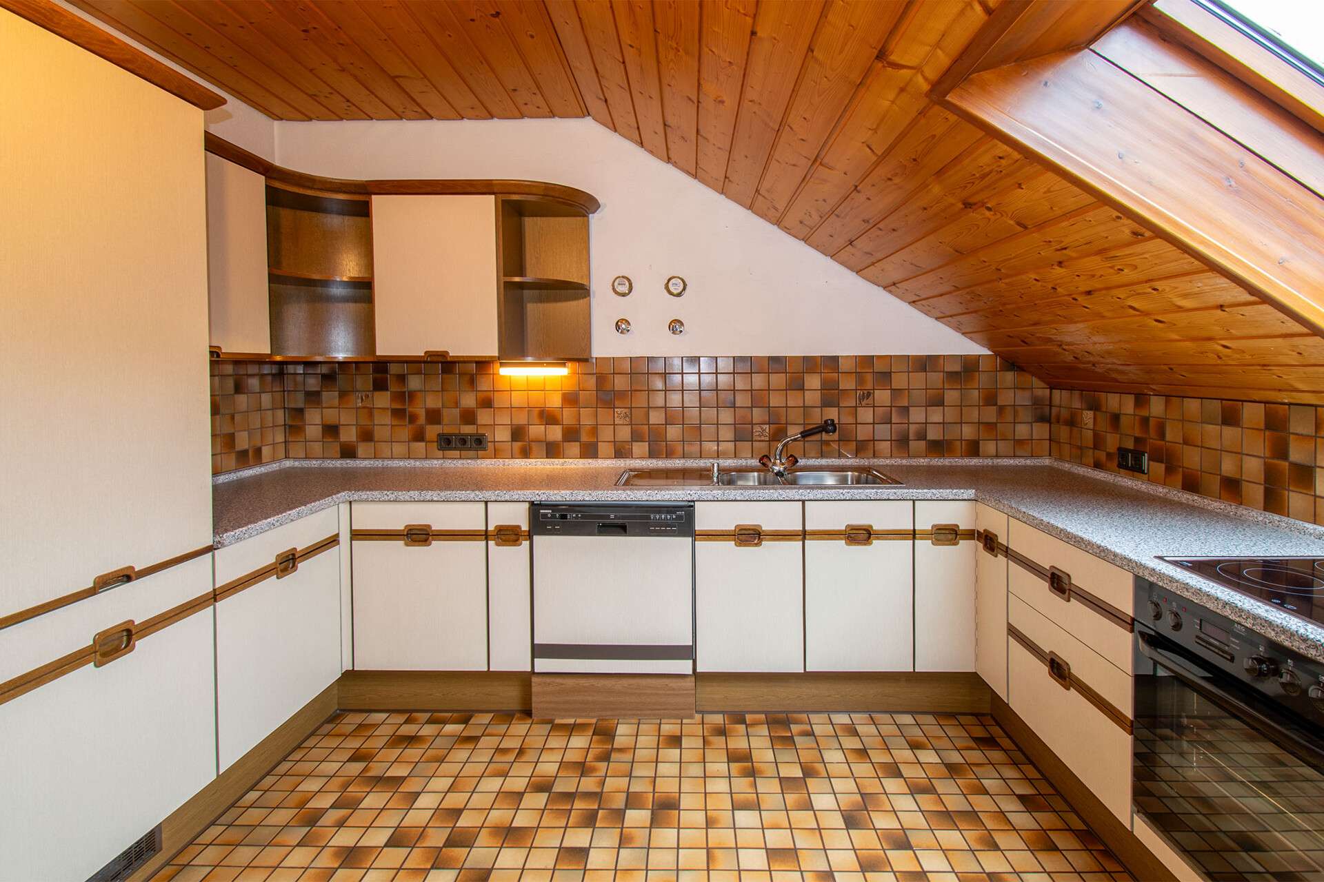 Immobilie in Ditzingen - Ruhige Lage und tolle Fernsicht: 3,5-Zimmer-Wohnung mit Dachterrasse und TG-Platz zu verkaufen - Bild 9