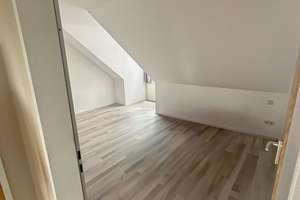 Helle 2-Zimmer-Dachgeschosswohnung mit Balkon in Salzgitter-Thiede – Guldener Kamp 20, 38239 Thiede, Salzgitter – Vorschaubild 2