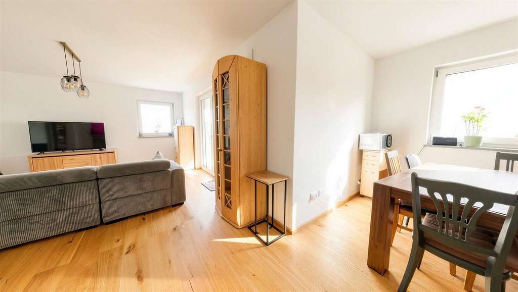 Immobilie in Büchlberg - Neuwertige 3-Zimmer-Wohnung mit Balkon und Carport im Herzen von Büchlberg - Bild 1