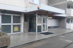 FRANKFURT-DORNBUSCH: Schöne und helle 2 ZW mit  Balkon u. EBK -NEUES LAMINAT-