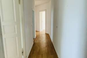 große 2-Zimmerwohnung zum Selbstrenovieren in Adlershof