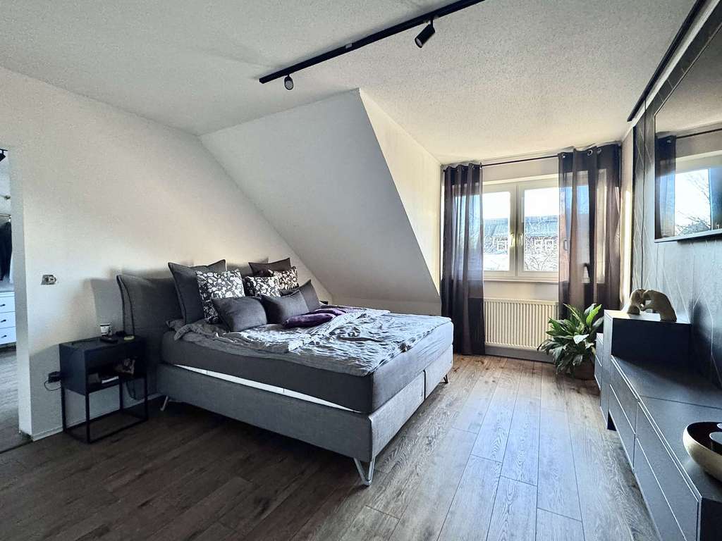 Immobilie in Brand-Erbisdorf - Renoviertes Wohnhaus mit flexiblem Wohnkonzept und stabiler Zusatzeinnahme - Bild 3