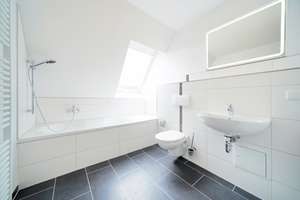 Attraktive 2-RW* DG* West-Balkon* moderne EBK* Tageslichtbad mit Wanne* Abstellraum* grüne Wohnlage* – Stephensonstraße 1, 1259 Leuben (Stadtteil), Dresden – Vorschaubild 7