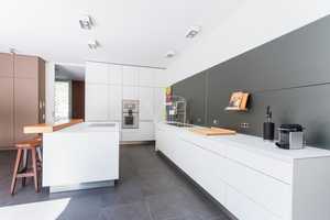 Elegantes Design trifft auf exklusive Lage: Modernes Traumhaus in Nikolassee – Berlin – Vorschaubild 2