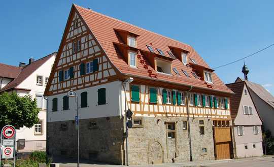 Attraktive und freundlich helle 2-Zimmer-Wohnung in charmantem Fachwerkhaus
