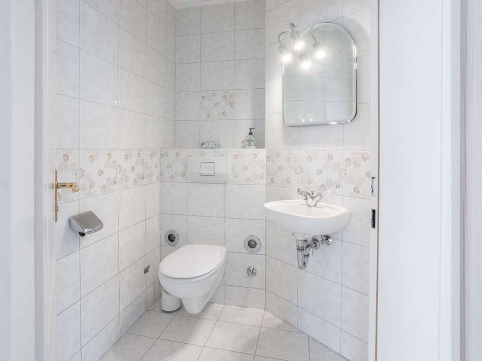 separates WC
